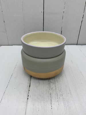 
            
                Load image into Gallery viewer, A gray ceramic wax warmer with a gold band on the bottom. There is a matching cup on top of the warmer.
            
        